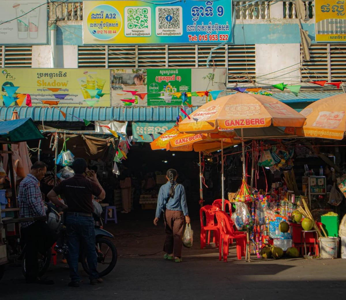Étal de marché de quartier à Phnom Penh