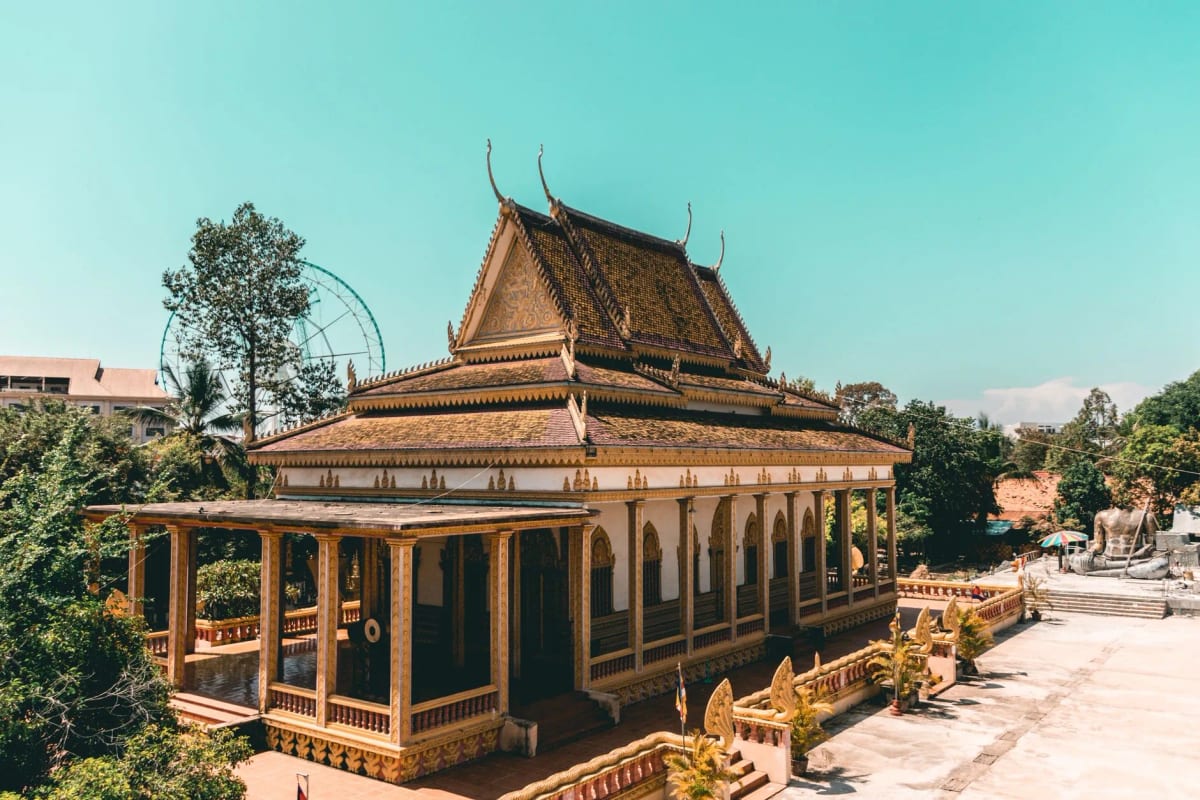Toit doré d'un wat à Siem Reap